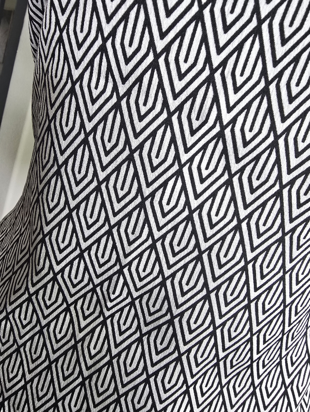 Express Black and White Geometric Print Camisole - Picture 2 of 3